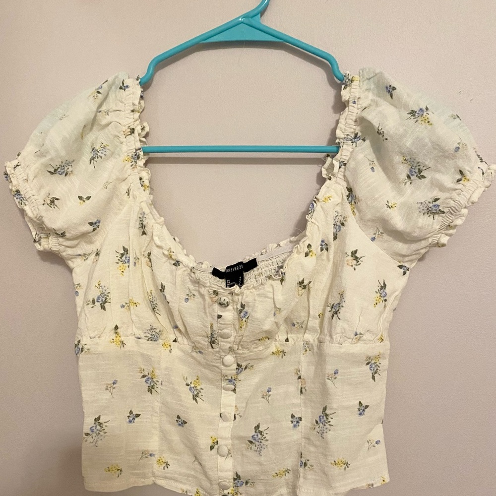 New Forever 21 Cropped Floral Top With Puff Sleeves